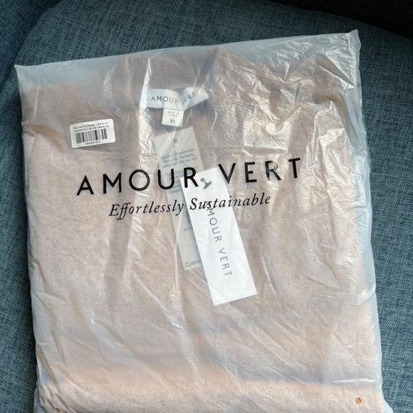 NWT!! Amour Vert Cashmere Sweater in Cafe Au Lait Beige color (Size XS) - Picture 9 of 10